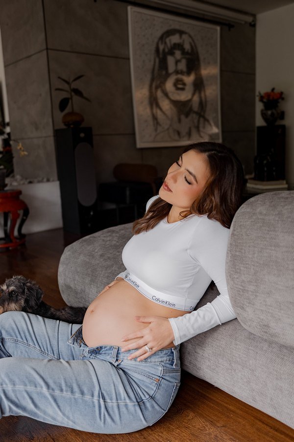 Sesión de maternidad en estudio OLEB STUDIO