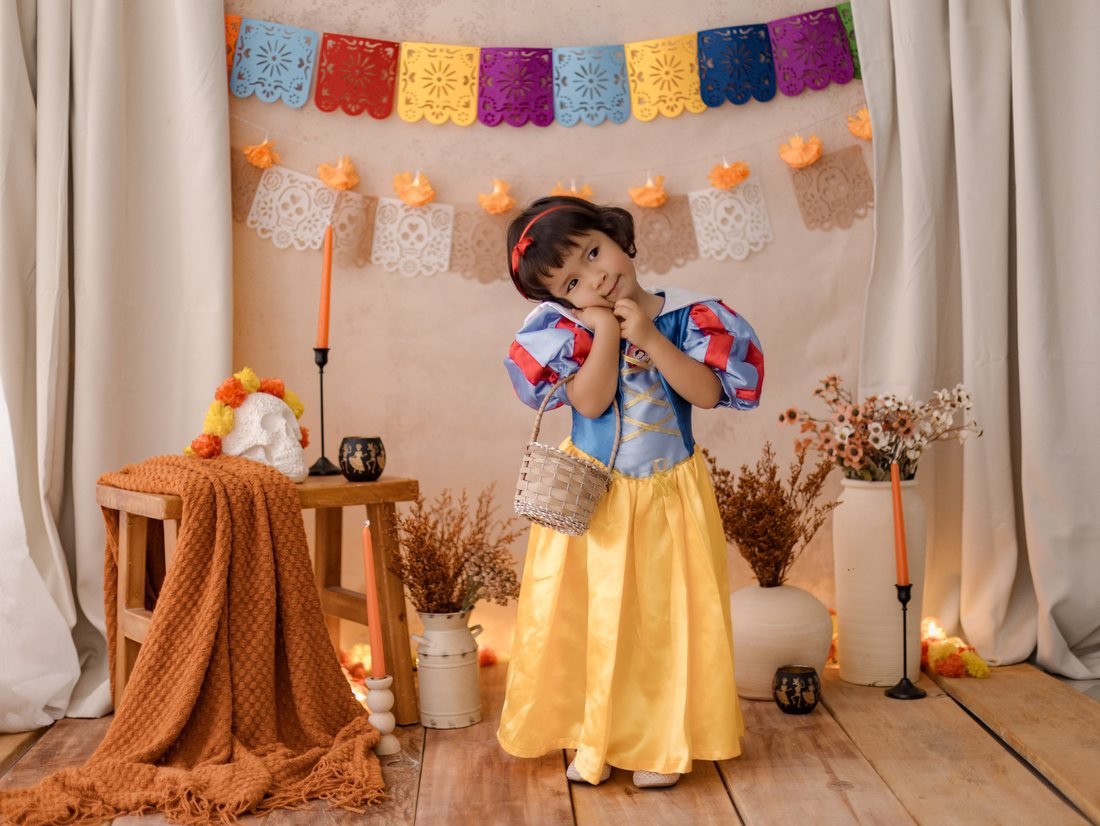 Set Fiesta de Colores con papel picado y flores en OLEB STUDIO