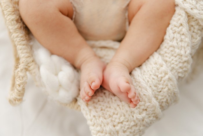 Detalle de sesión de bebé de OLEB STUDIO
